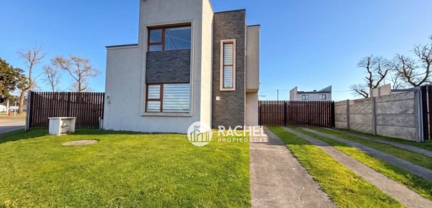 SE VENDE HERMOSA CASA CON GRAN TERRENO- Condominio Mediterráneo