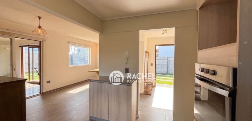 SE VENDE HERMOSA CASA CON GRAN TERRENO- Condominio Mediterráneo