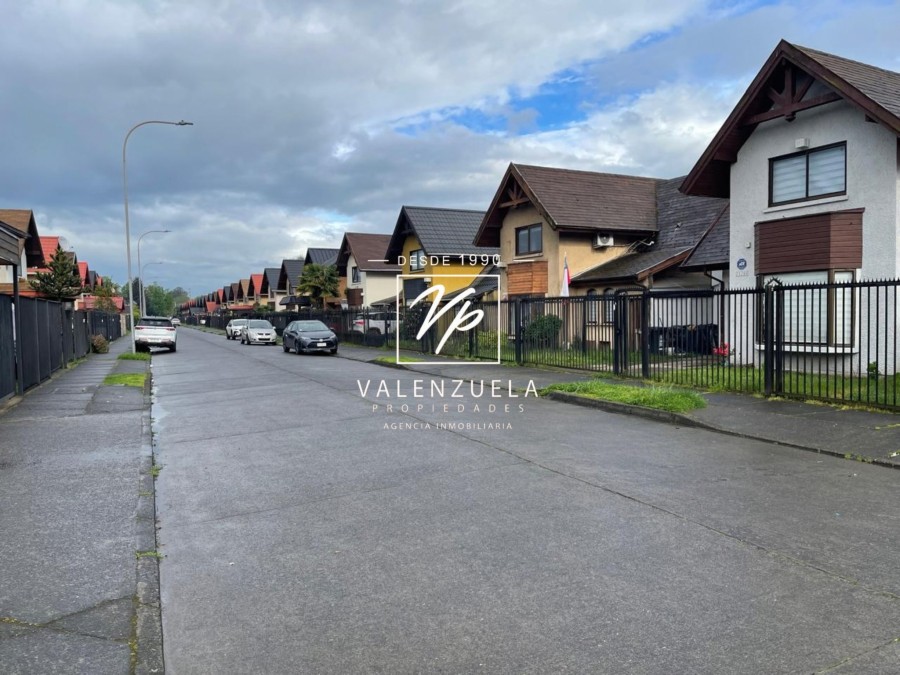 Barrio Pehuén Casa Familiar, Amplios Espacios y Gran Conectividad