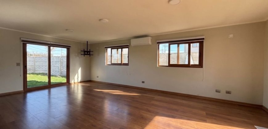SE VENDE HERMOSA CASA CON GRAN TERRENO- Condominio Mediterráneo