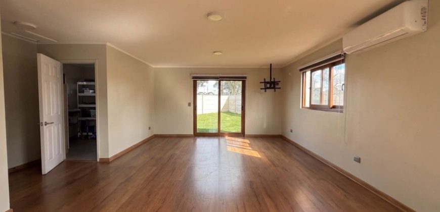 SE VENDE HERMOSA CASA CON GRAN TERRENO- Condominio Mediterráneo