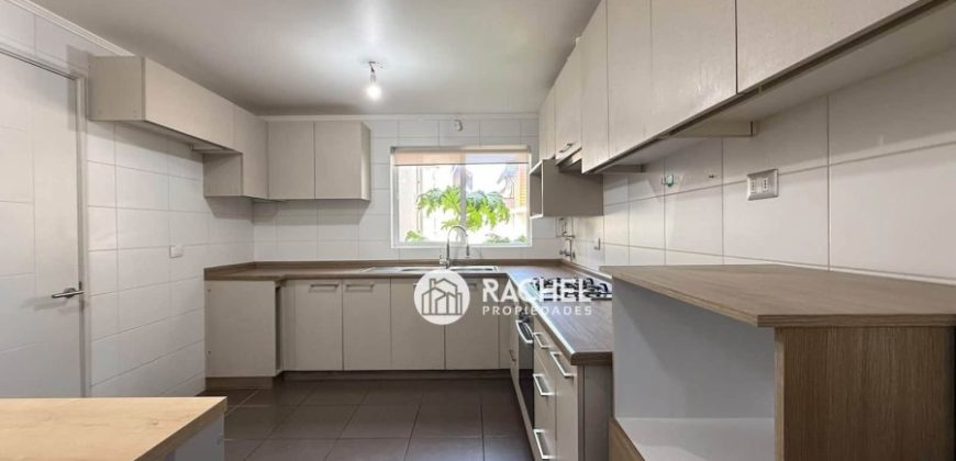 SE ARRIENDA IMPECABLE CASA CON QUINCHO – Condominio Altos del Maipo