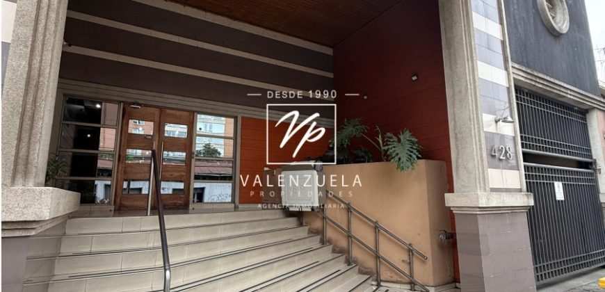 Pleno Centro, 3 Dormitorios, Estacionamiento y Bodega.