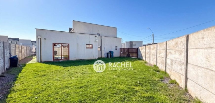 SE VENDE HERMOSA CASA CON GRAN TERRENO- Condominio Mediterráneo