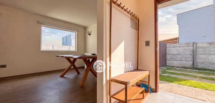 SE VENDE HERMOSA CASA CON GRAN TERRENO- Condominio Mediterráneo