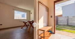 SE VENDE HERMOSA CASA CON GRAN TERRENO- Condominio Mediterráneo
