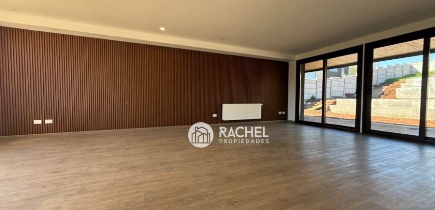 Se Vende Hermosa Casa Mediterránea Nueva en Condominio – Lomas del Carmen