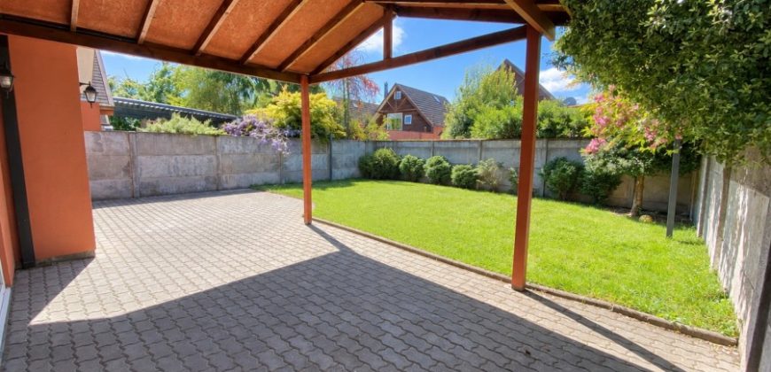 CASA EN ARRIENDO 4 DORMITORIOS 3 BAÑOS BARRIO LAS ENCINAS