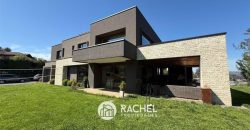 SE VENDE MARAVILLOSA CASA MEDITERRANEA CON GRAN TERRENO EN CONDOMINIO- Lomas del Carmen