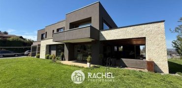 SE VENDE MARAVILLOSA CASA MEDITERRANEA CON GRAN TERRENO EN CONDOMINIO- Lomas del Carmen