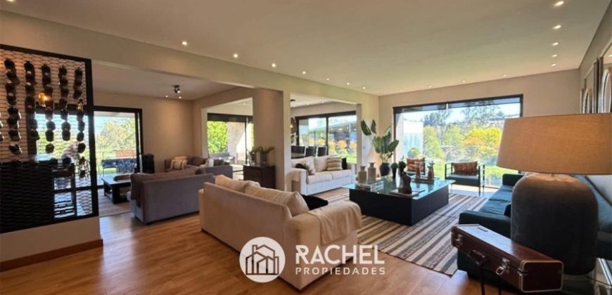 SE VENDE MARAVILLOSA CASA MEDITERRANEA CON GRAN TERRENO EN CONDOMINIO- Lomas del Carmen