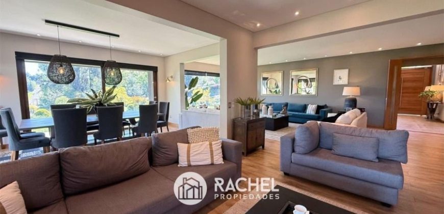 SE VENDE MARAVILLOSA CASA MEDITERRANEA CON GRAN TERRENO EN CONDOMINIO- Lomas del Carmen