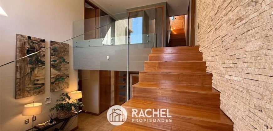 SE VENDE MARAVILLOSA CASA MEDITERRANEA CON GRAN TERRENO EN CONDOMINIO- Lomas del Carmen