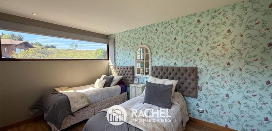 SE VENDE MARAVILLOSA CASA MEDITERRANEA CON GRAN TERRENO EN CONDOMINIO- Lomas del Carmen