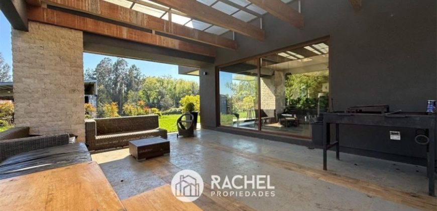 SE VENDE MARAVILLOSA CASA MEDITERRANEA CON GRAN TERRENO EN CONDOMINIO- Lomas del Carmen