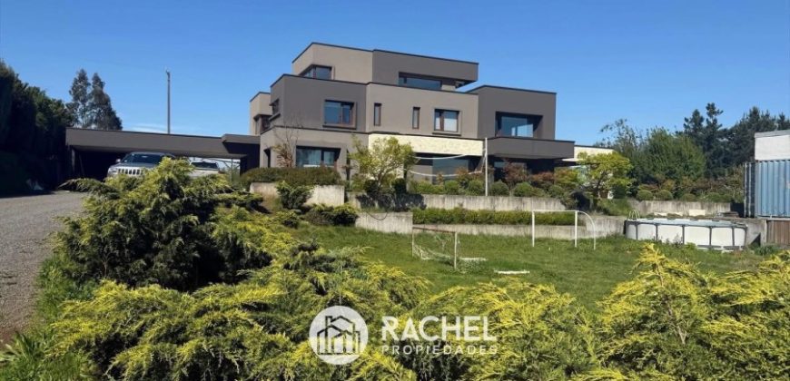 SE VENDE MARAVILLOSA CASA MEDITERRANEA CON GRAN TERRENO EN CONDOMINIO- Lomas del Carmen