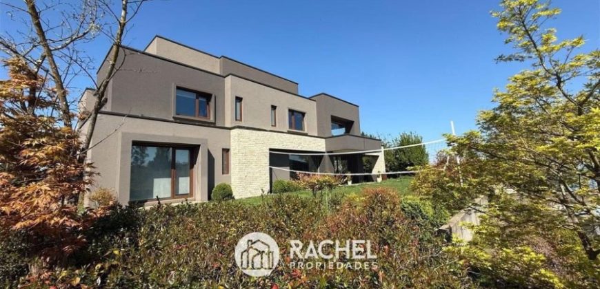 SE VENDE MARAVILLOSA CASA MEDITERRANEA CON GRAN TERRENO EN CONDOMINIO- Lomas del Carmen