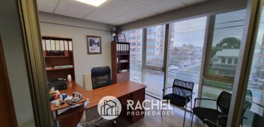 EN VENTA OFICINA 2 PRIVADOS Y SALA DE REUNIONES EN AVENIDA ALEMANIA.