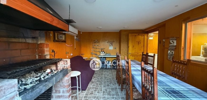 SE VENDE LINDA CASA AMPLIADA CON QUINCHO – Barrio Los Arquitectos